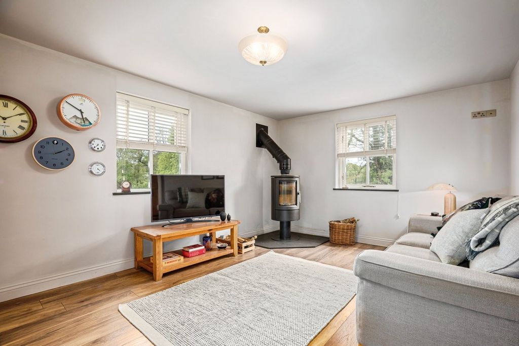 Property photo 2 of 35