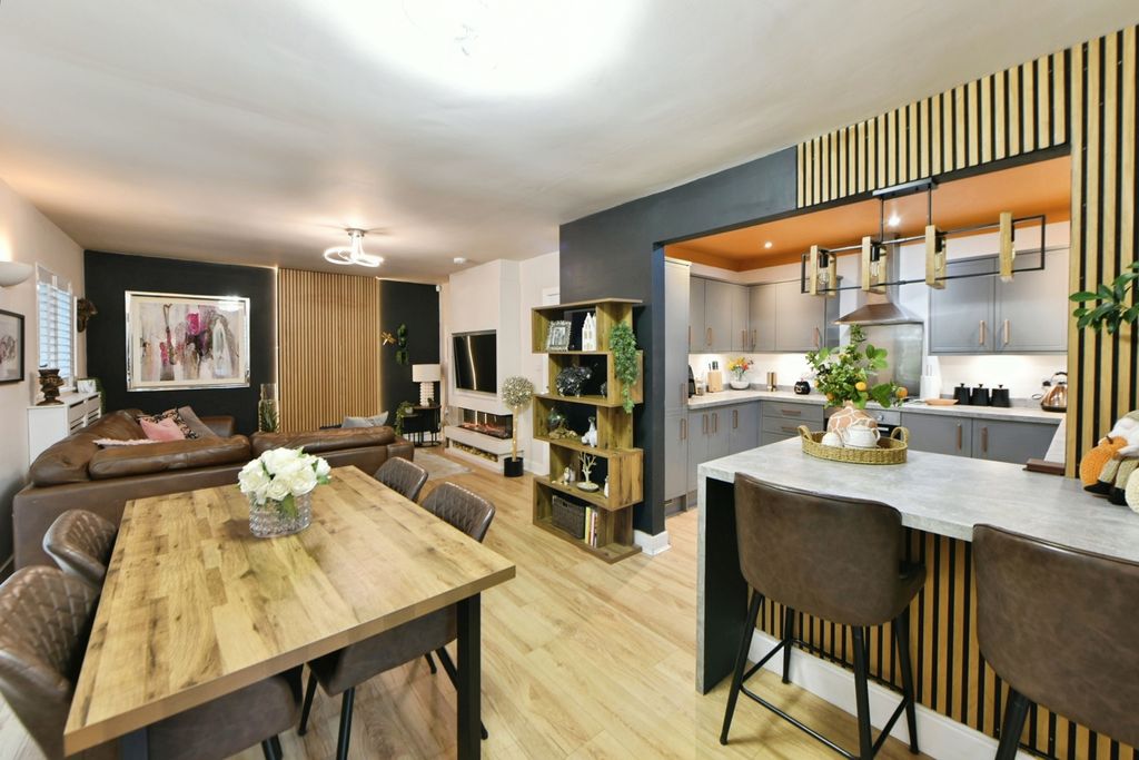 Property photo 3 of 19 Open Plan