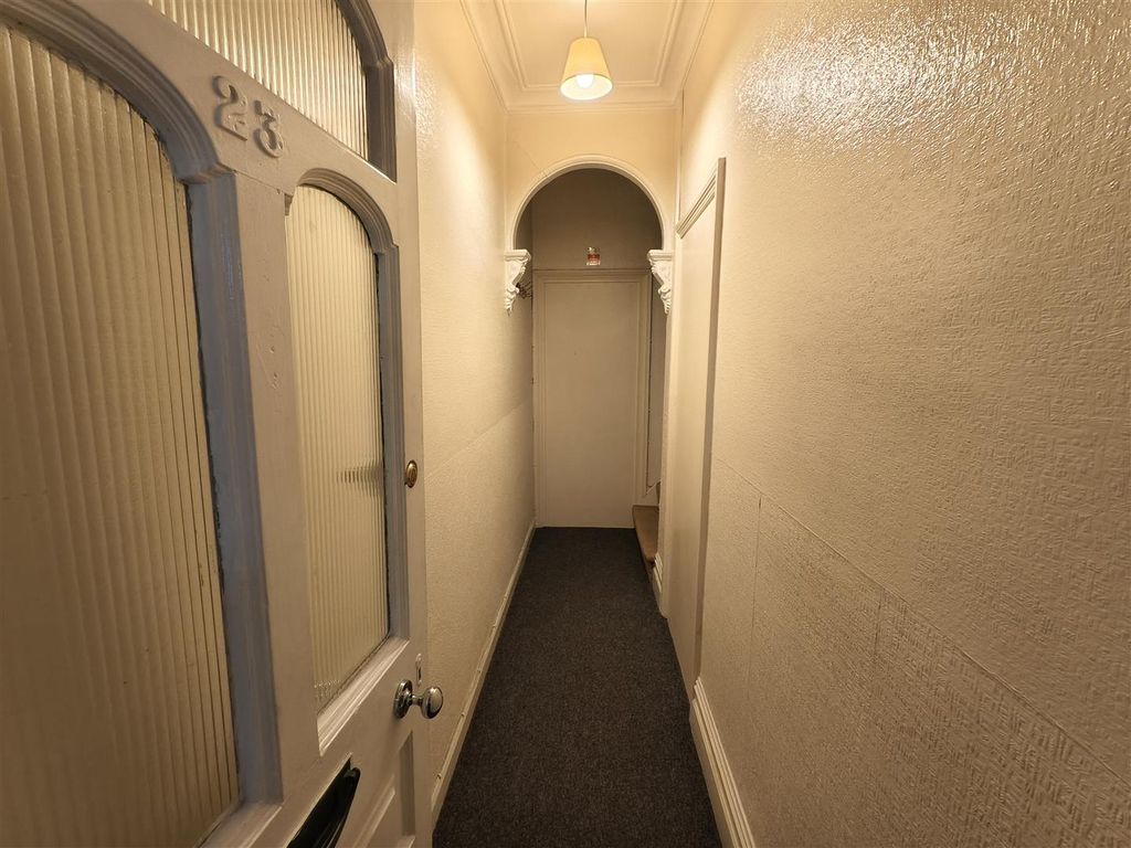 Property photo 3 of 11 Entrance Hall.Jpg