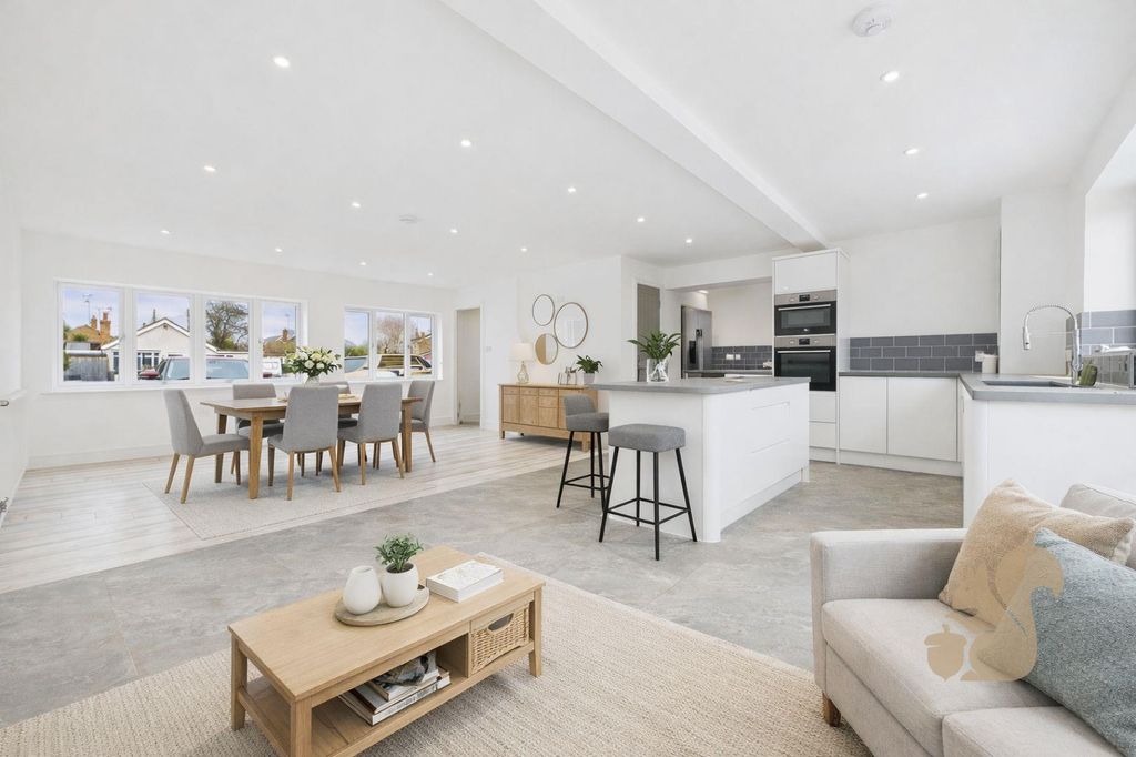 Property photo 2 of 12 9 Kingsland - Open Plan.Jpg