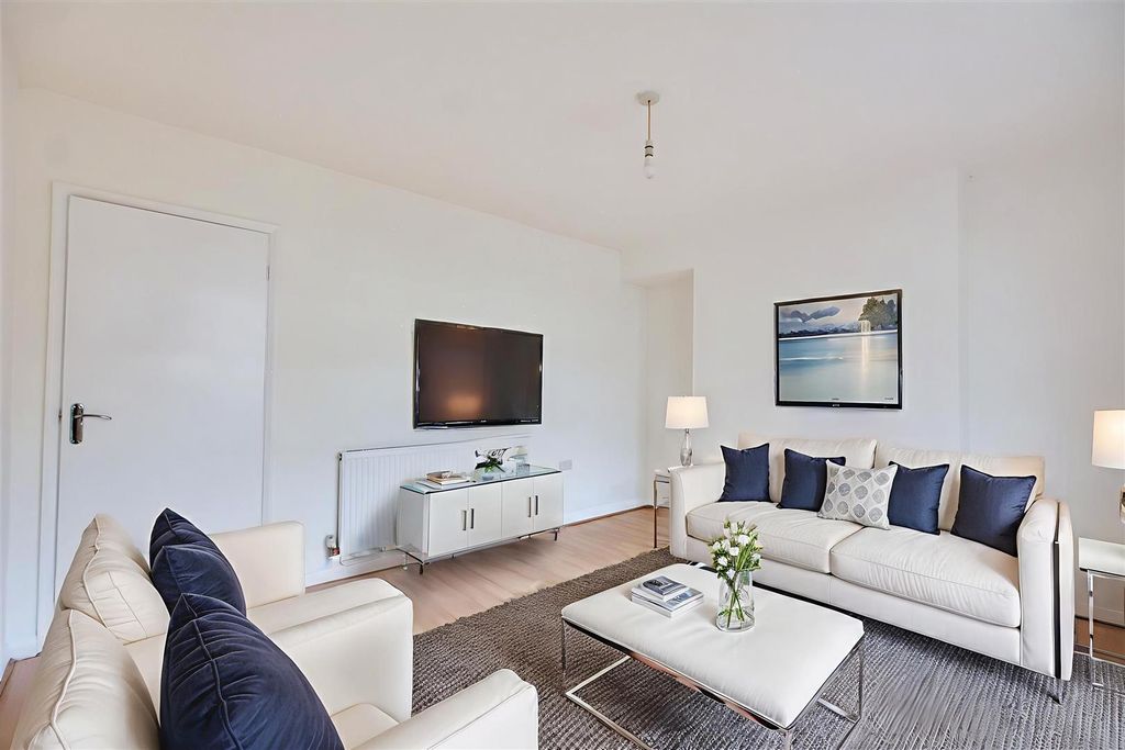 Property photo 2 of 17 _Fjv5Mqtlum1Vqgh9Q8Log - Living Room - Modern - 4.