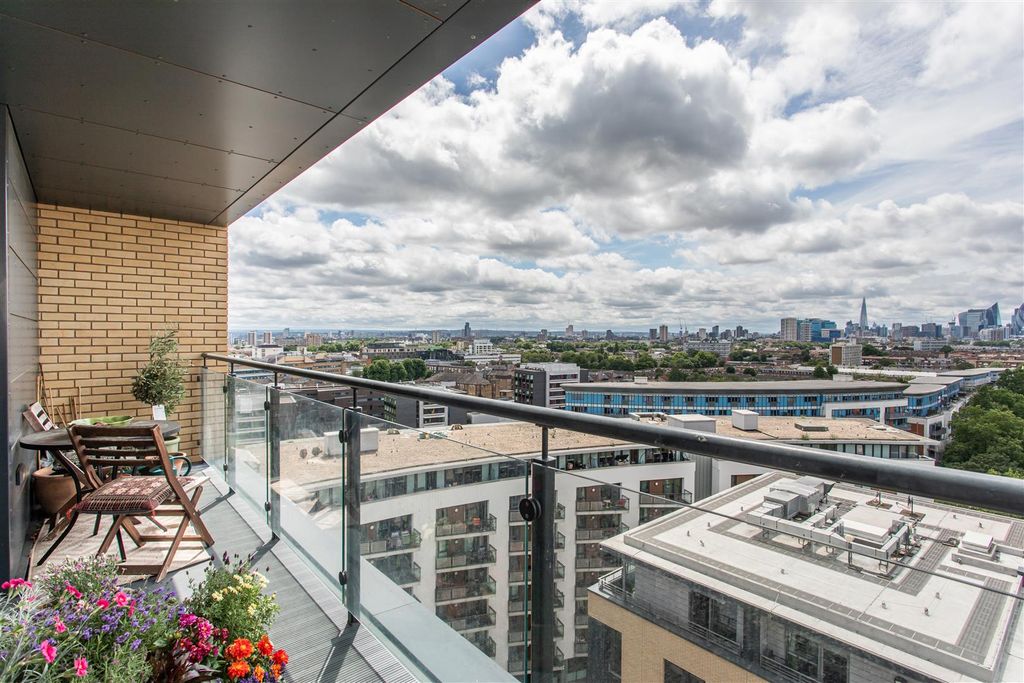 Property photo 1 of 17 Balcony
