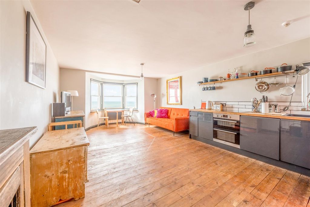 Property photo 2 of 20 Flat 10, 41 Kings Road-6.Jpg