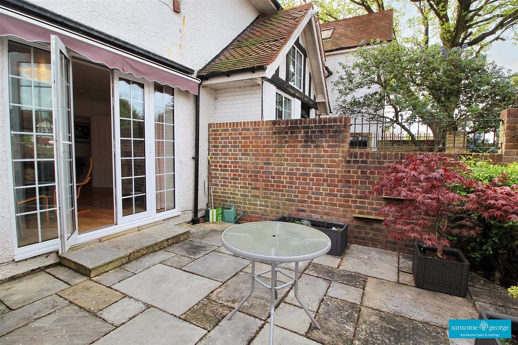 Property photo 2 of 22 Front Courtyard