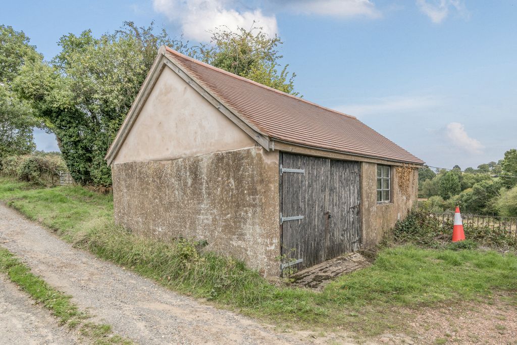 Property photo 3 of 13 1358648-10-68d6B5690Fc66-Arw