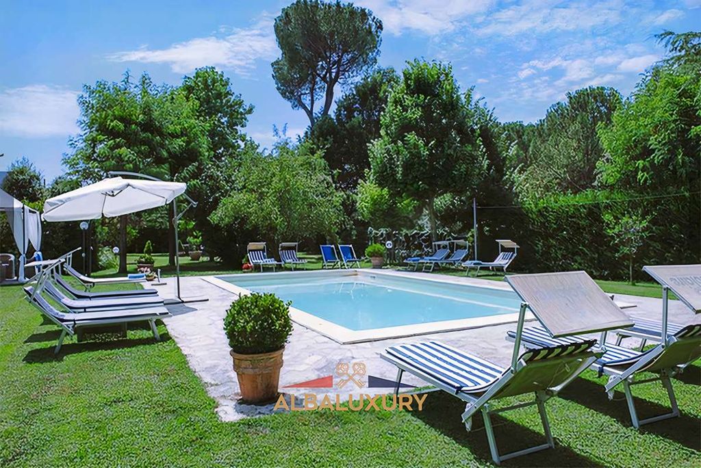 Property photo 2 of 32