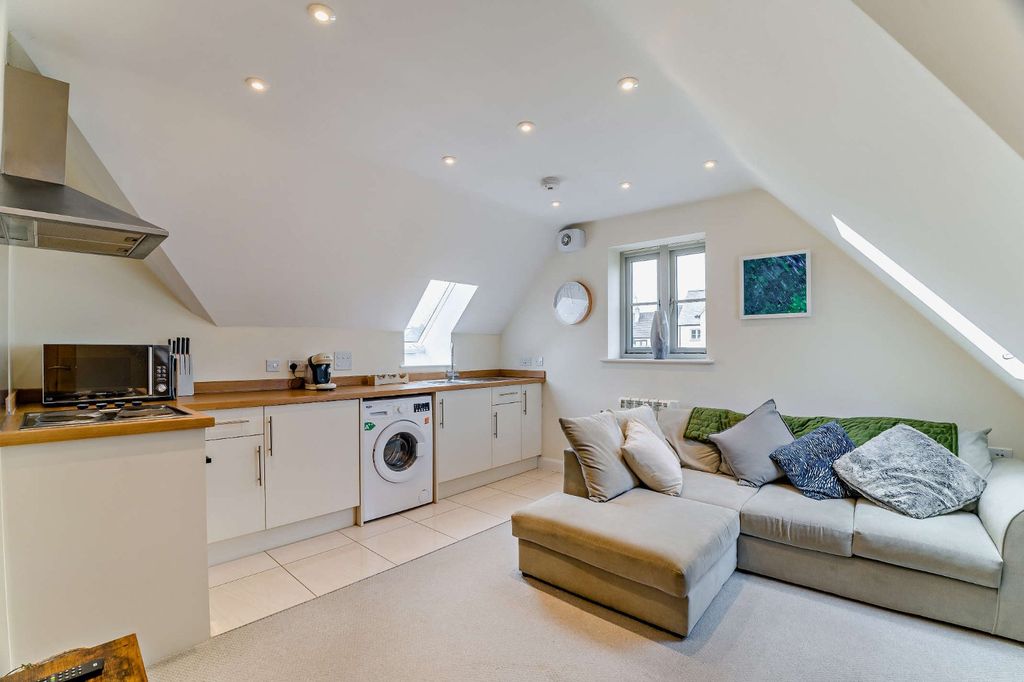 Property photo 1 of 9 Picture No. 18