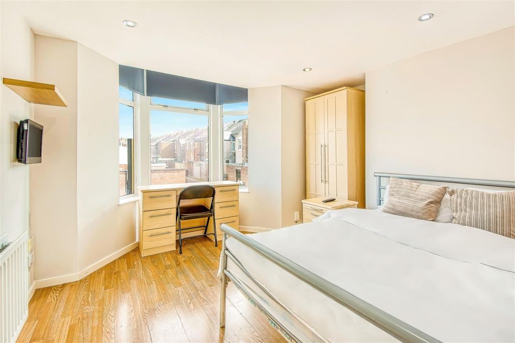 Property photo 1 of 13 Bedroom 2