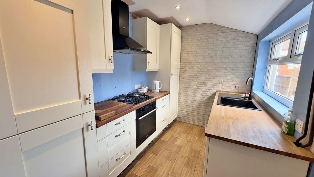 Property photo 2 of 8 Photo 7