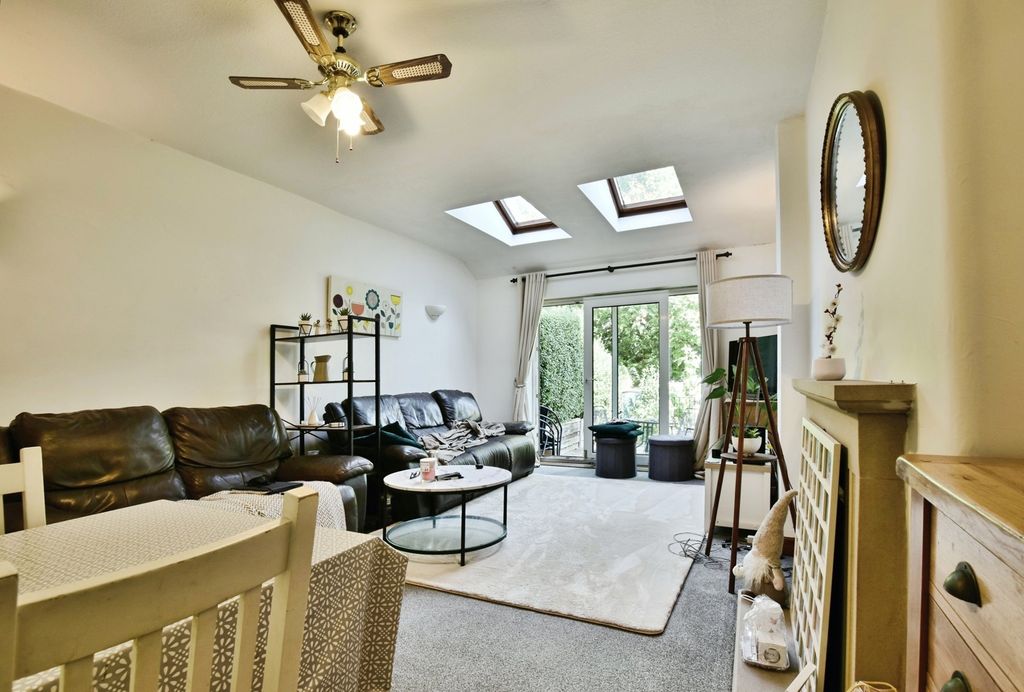 Property photo 3 of 17 Pbox-Img.Jpg