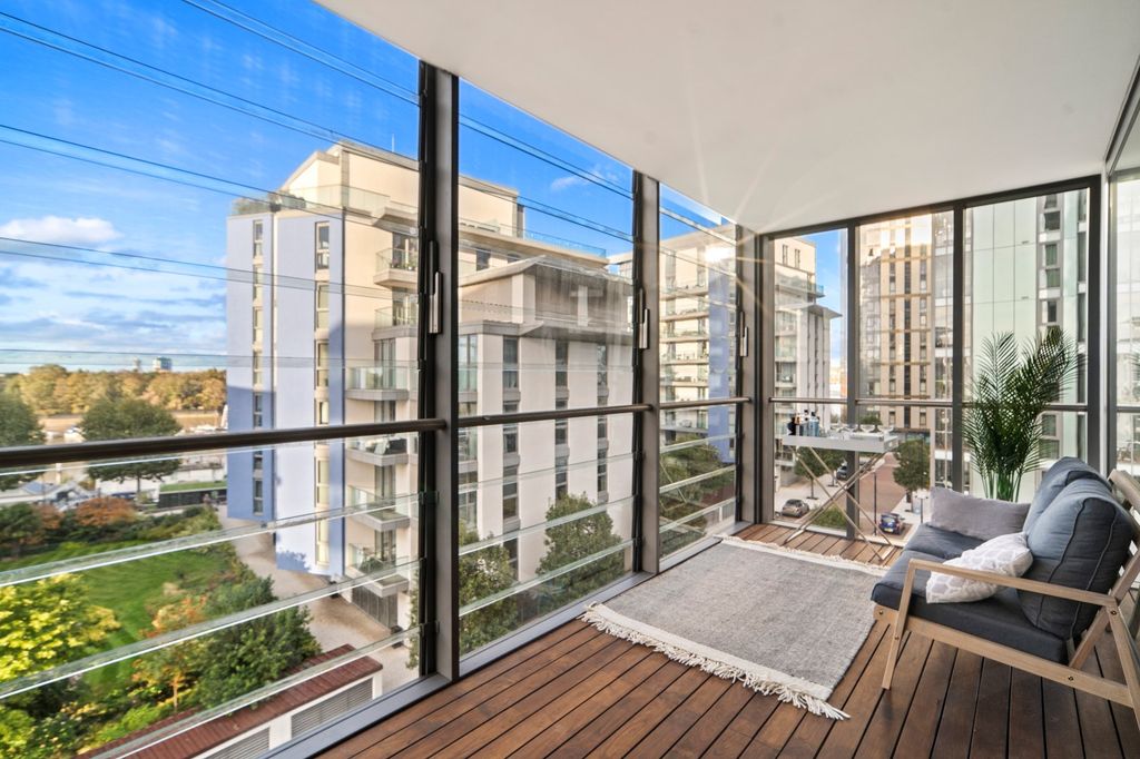 Property photo 2 of 10 Balcony