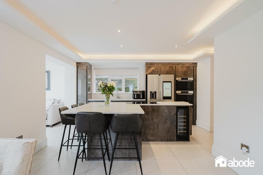 Property photo 2 of 38