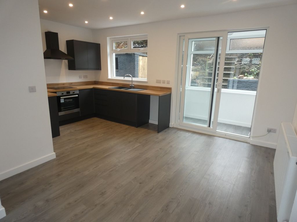 Property photo 3 of 10 Kitchen-Diner