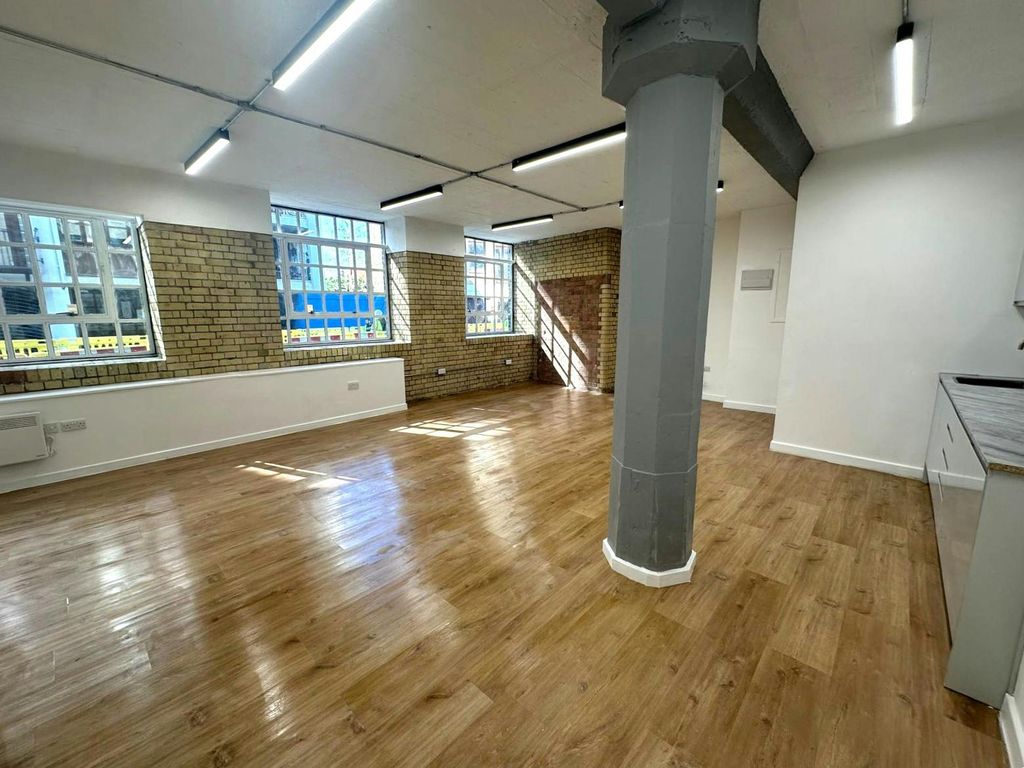 Property photo 2 of 8 Unit 2 Wapping Wall 2.Jpg