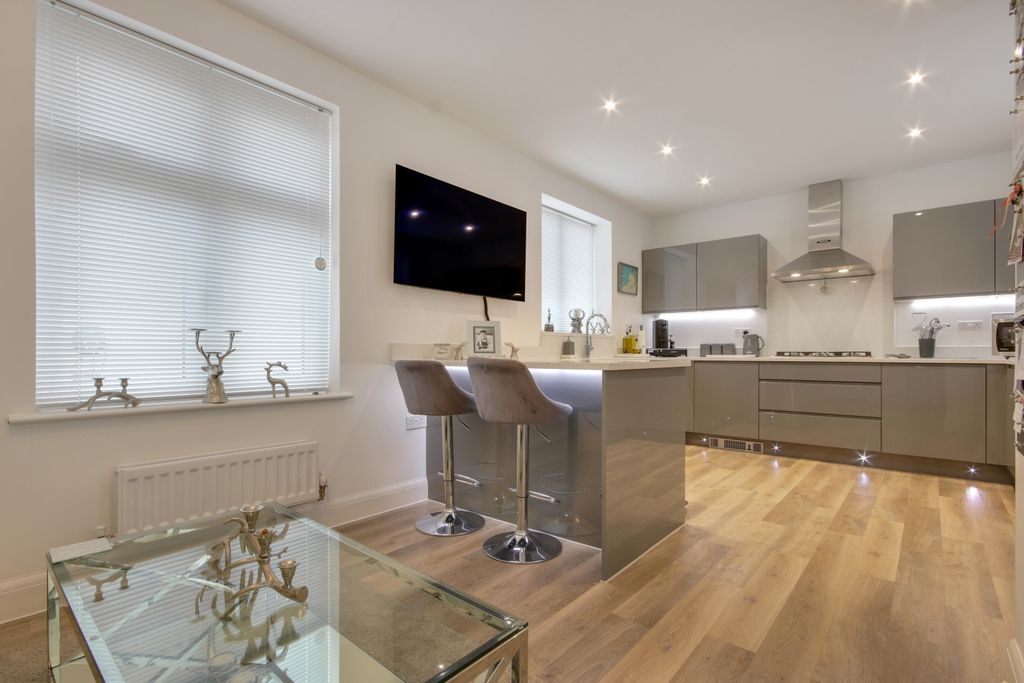 Property photo 2 of 19 Img_9873-Img_9875