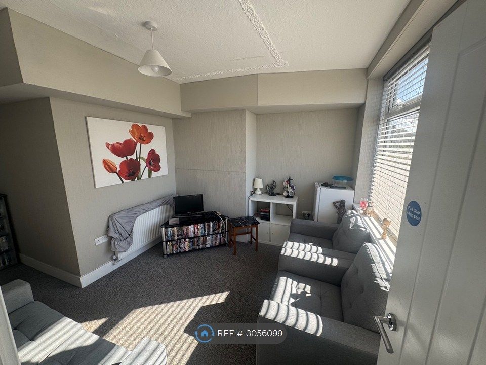 Property photo 3 of 7 Lounge