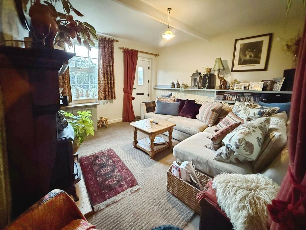 Property photo 3 of 17 Living Room