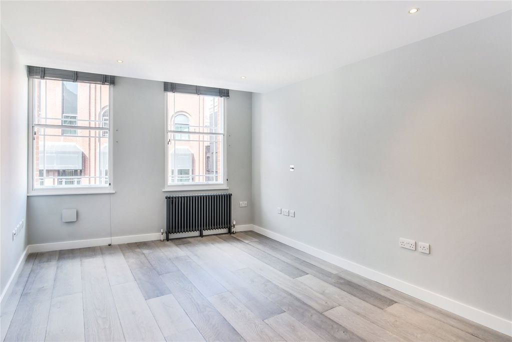 Property photo 3 of 7 St Martins Lane