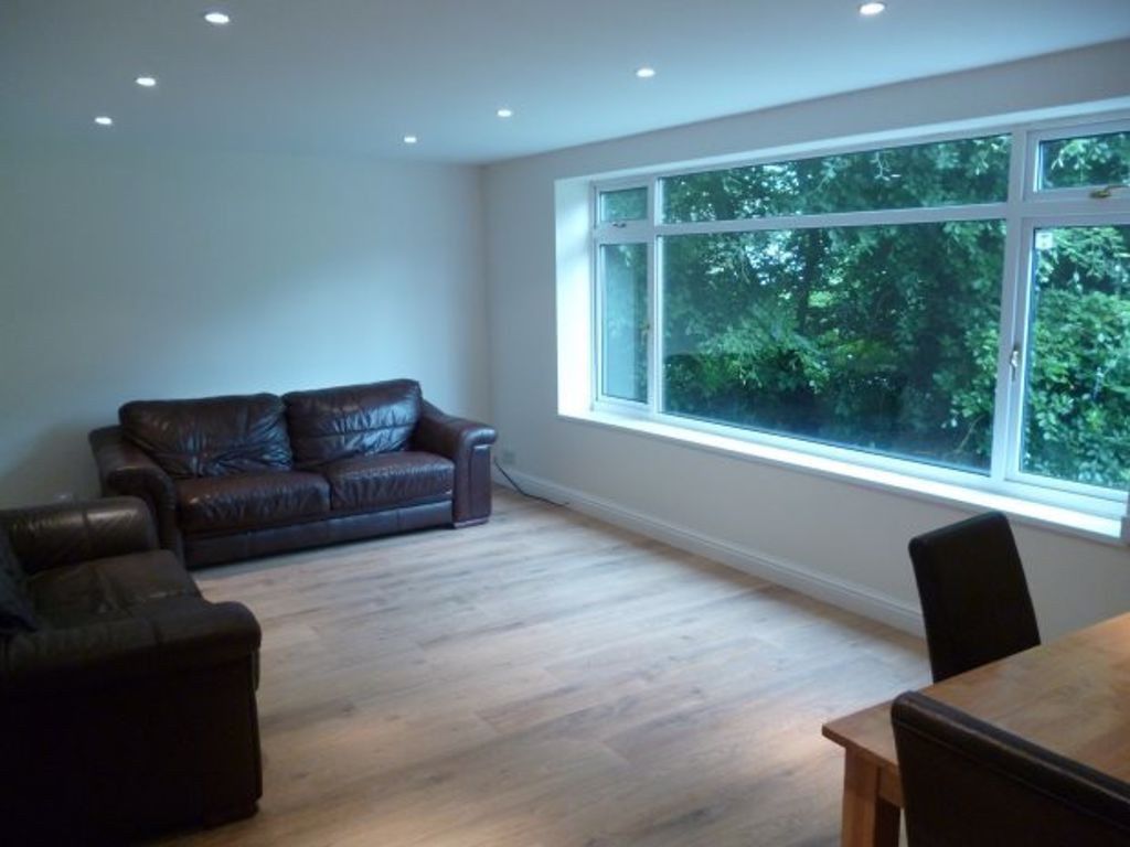 Property photo 1 of 6 Bright, Modern Living Room With Wide Picture Windo...