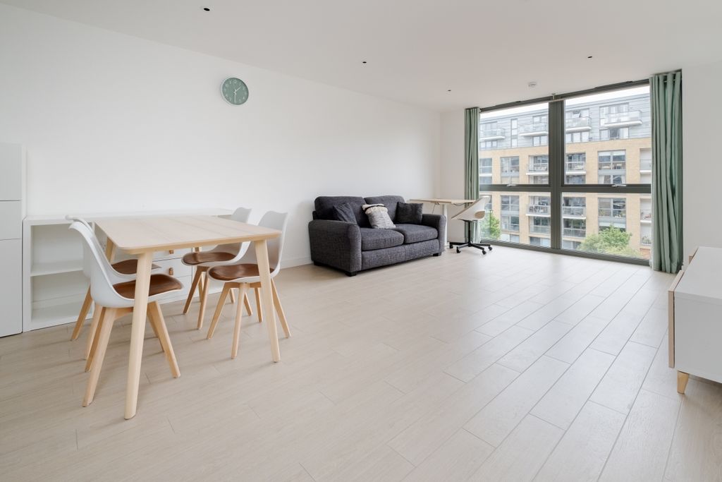 Property photo 3 of 16 Packington Square