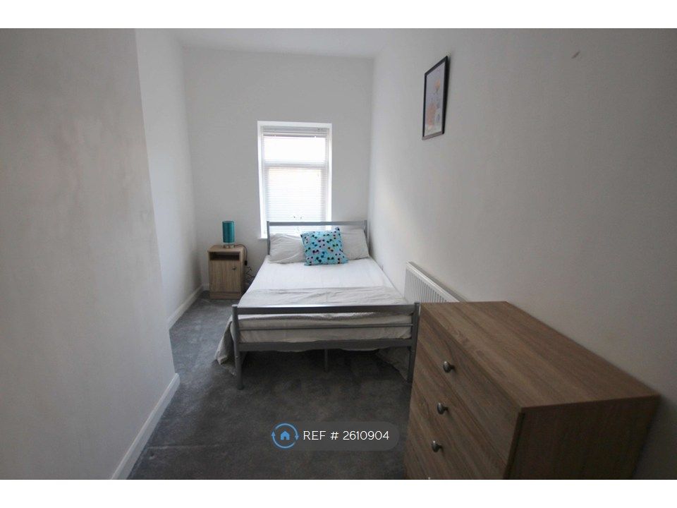 Property photo 1 of 10 Room 2
