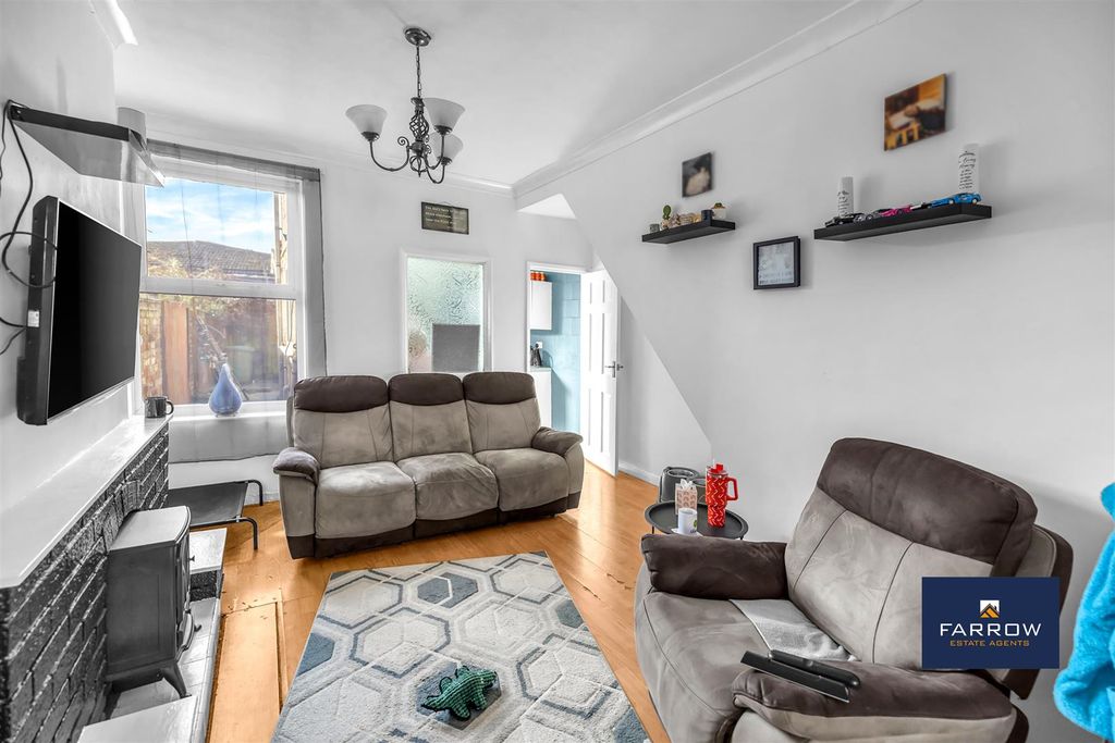 Property photo 2 of 20 Living Room