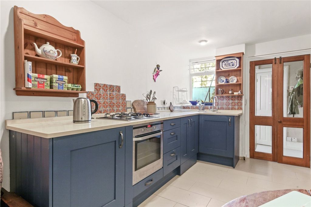 Property photo 3 of 11 Picture No. 32