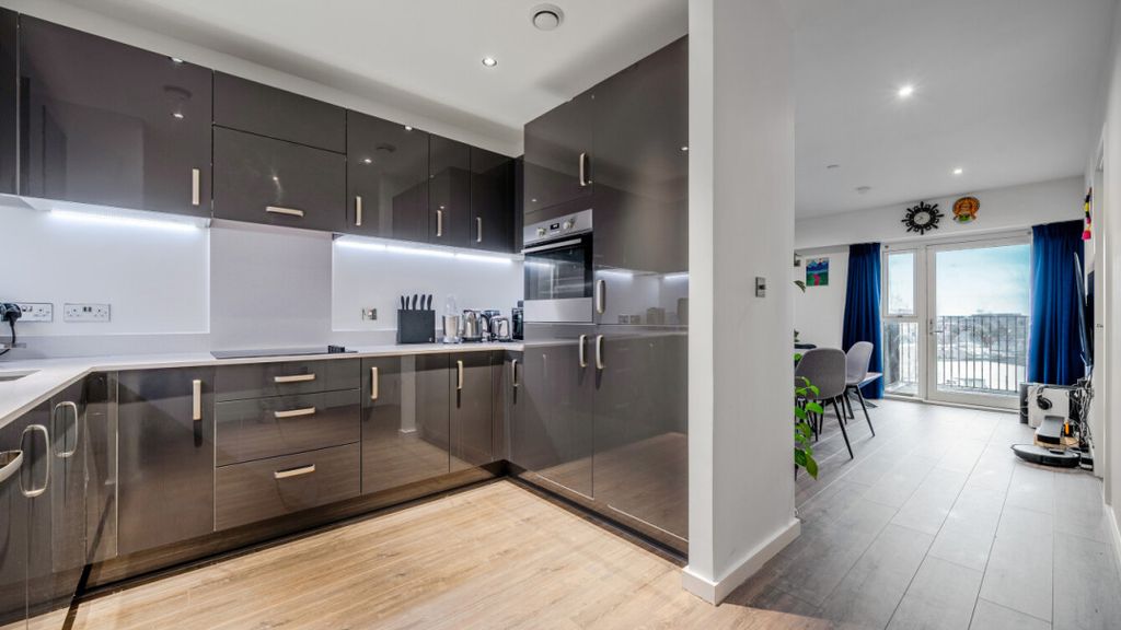 Property photo 2 of 19