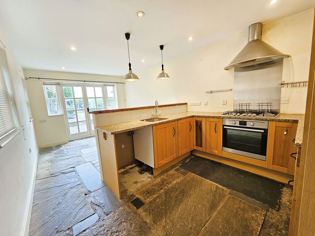 Property photo 3 of 34