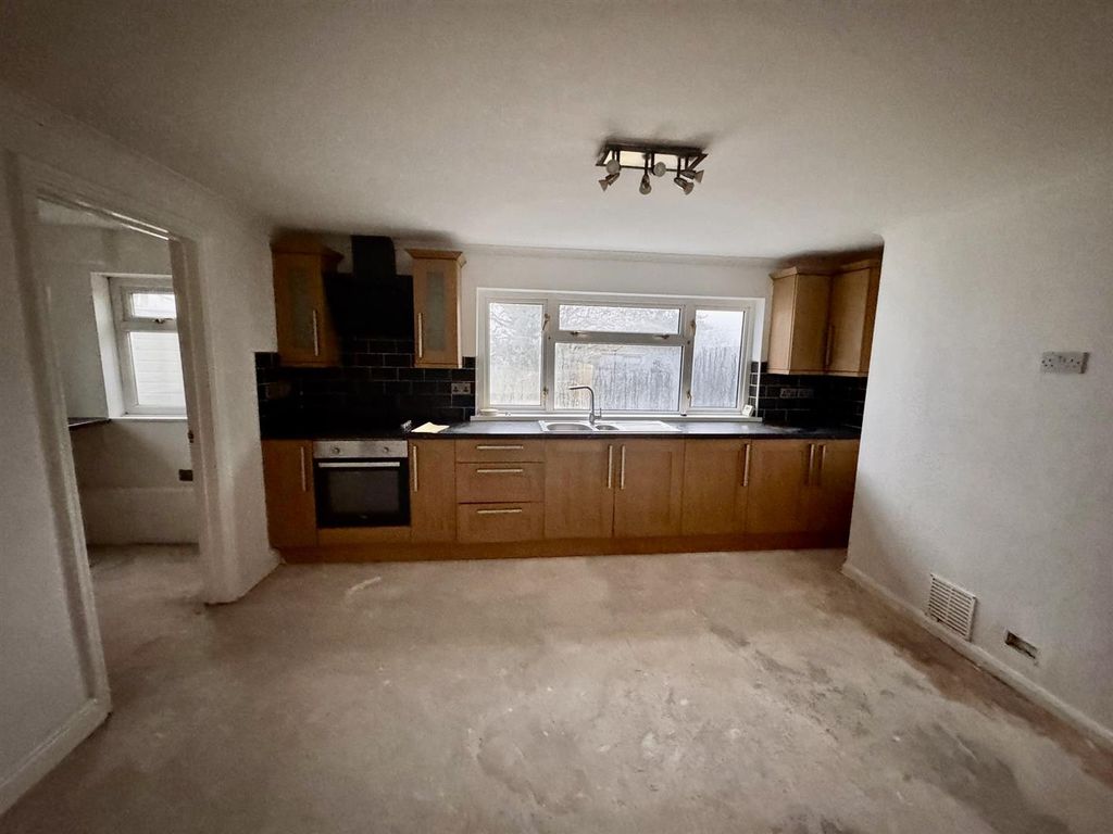 Property photo 3 of 13 Kitchen