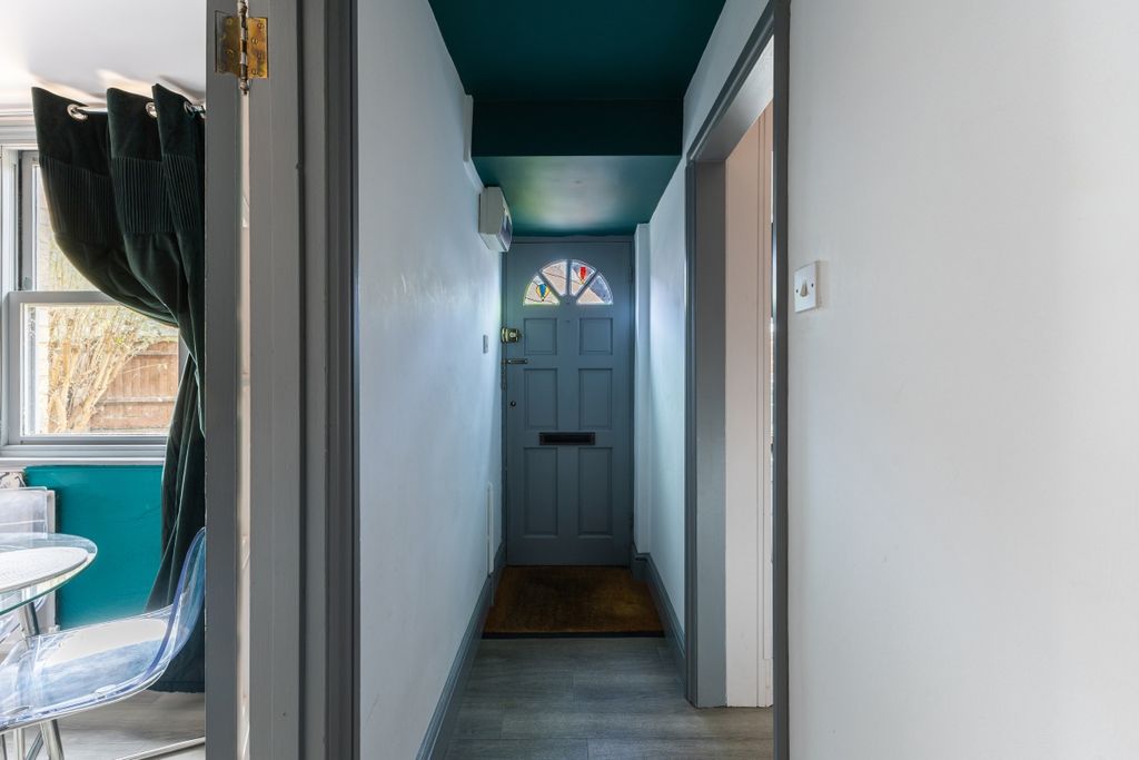 Property photo 2 of 16 101207_104A-Islip...