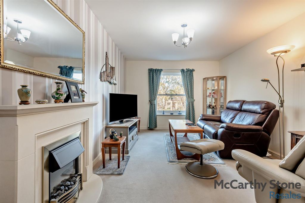 Property photo 2 of 28 8669340-Interior05-800.Jpg