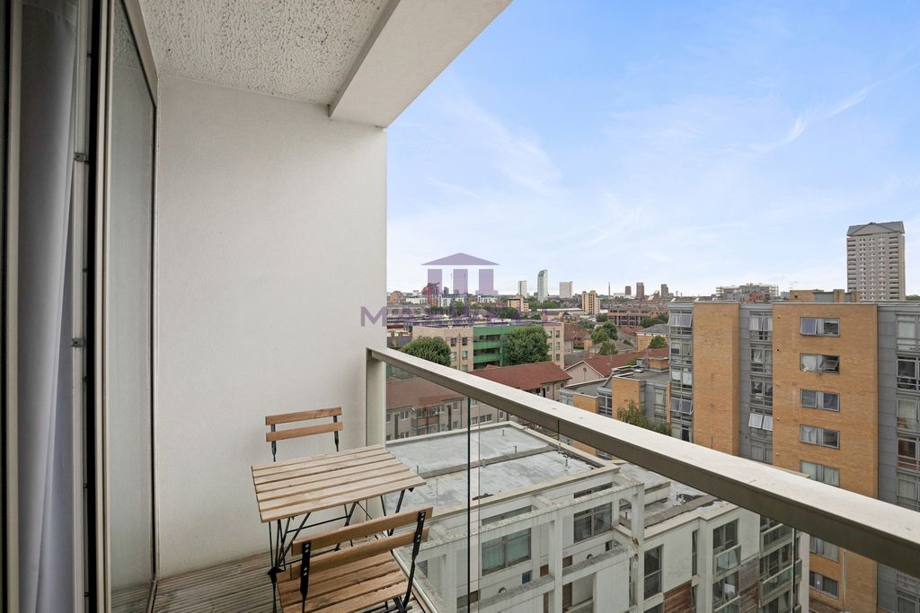 Property photo 2 of 14 Buy, For Sale - 2 Bed In Canary Wharf, London, E14 - Maxwellproperties.Co.uk