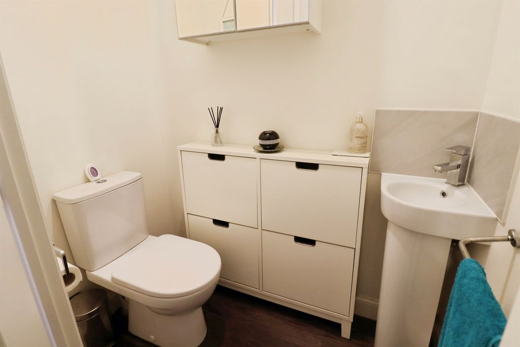 Property photo 2 of 20