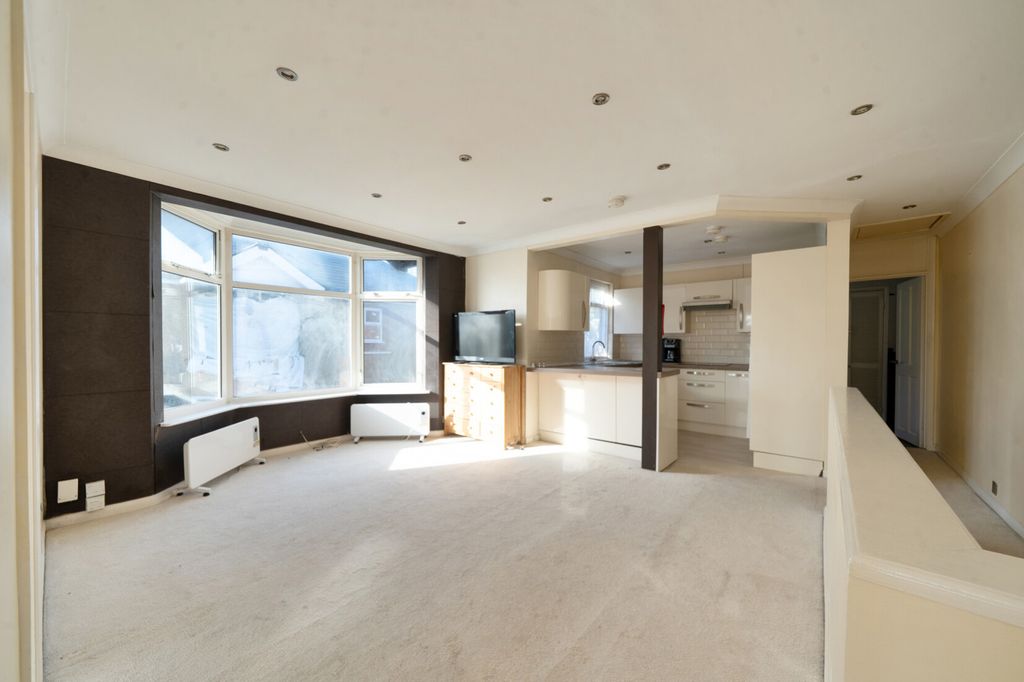 Property photo 3 of 13 Reception/Kitchen