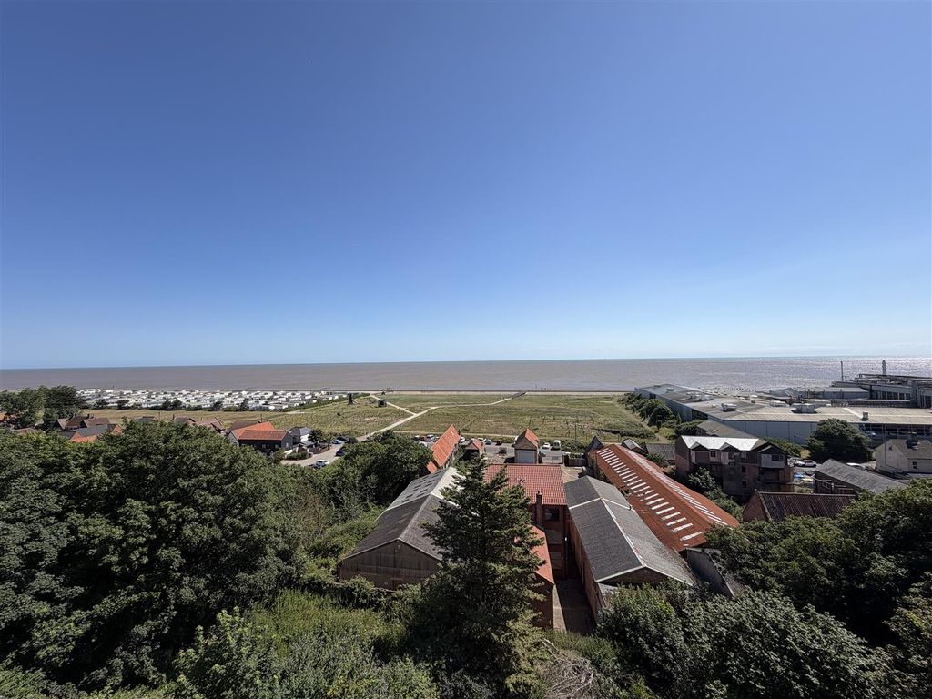 Property photo 2 of 16 Seaview