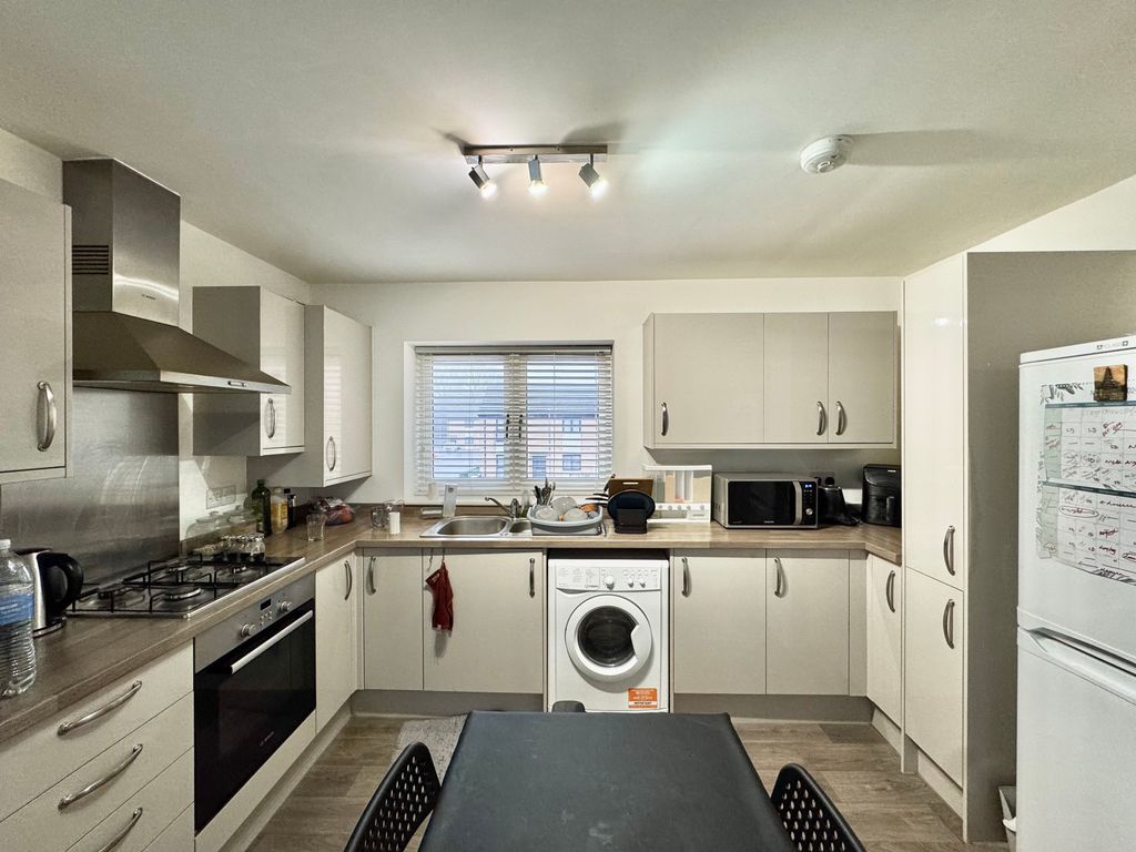 Property photo 1 of 6 Kitchen