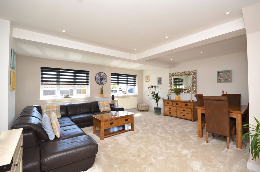 Property photo 2 of 28