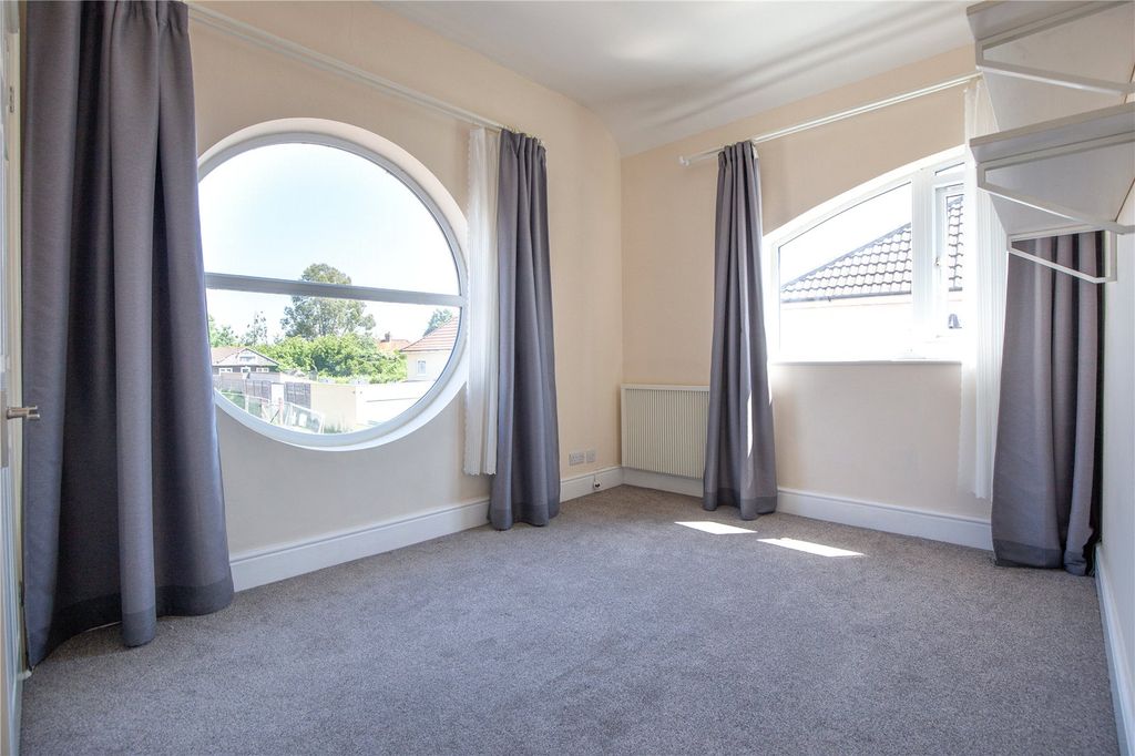 Property photo 2 of 11 Picture No. 09