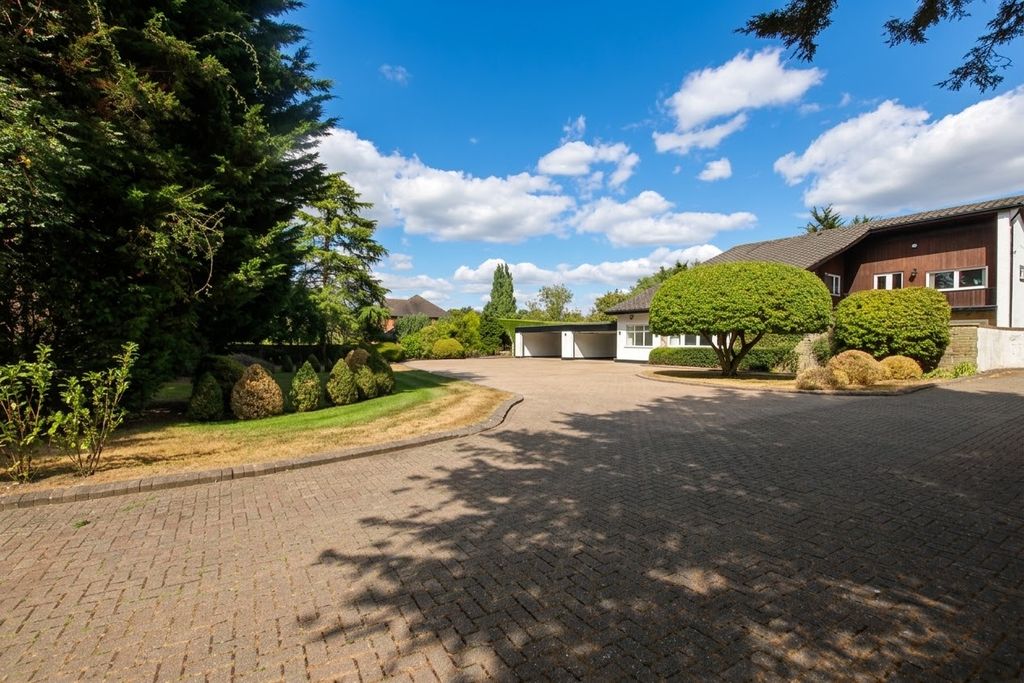 Property photo 2 of 34