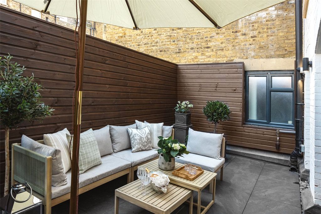 Property photo 3 of 14 Patio
