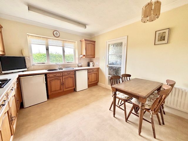 Property photo 2 of 18 Kitchen/Breakfast Room