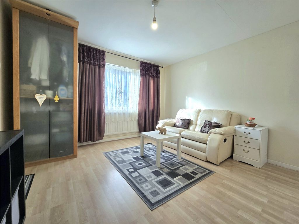 Property photo 3 of 23 Picture No. 04