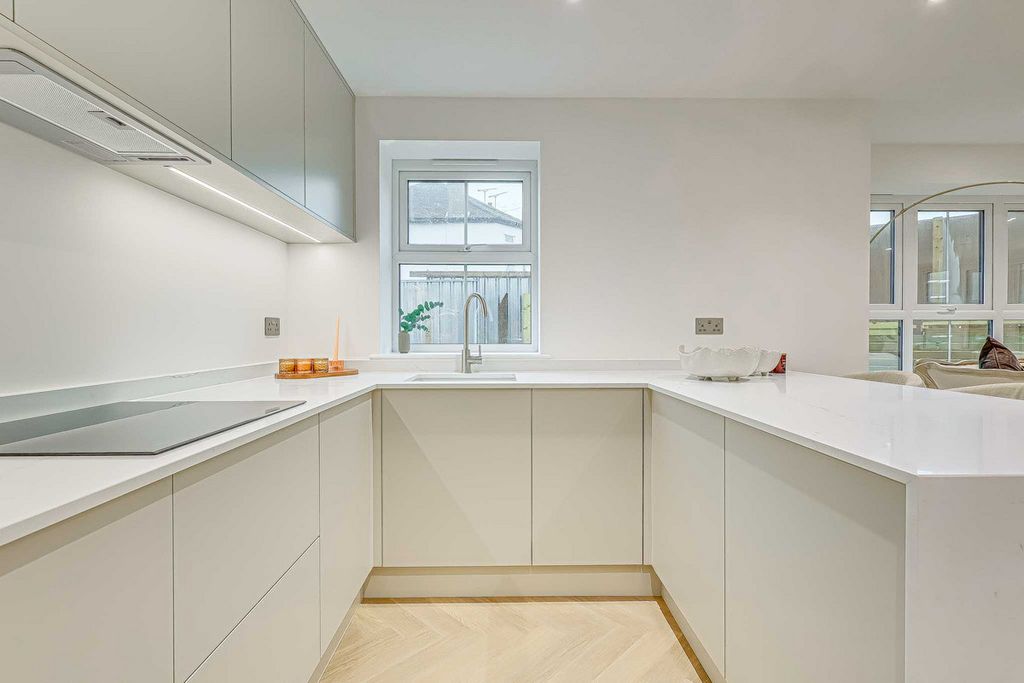 Additional image 9 of 1 bed flat for saleHall Crescent, Benfleet SS7