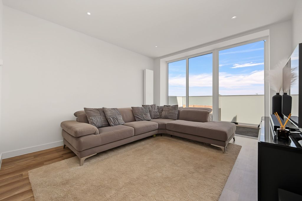 Property photo 2 of 12 5311491