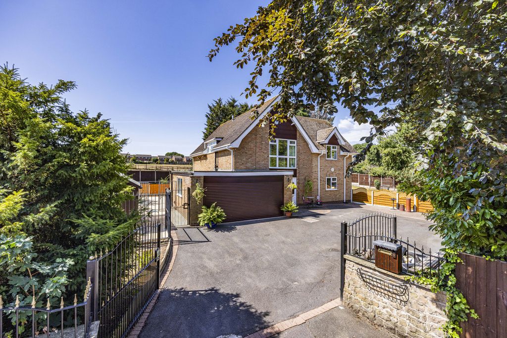 Property photo 1 of 36