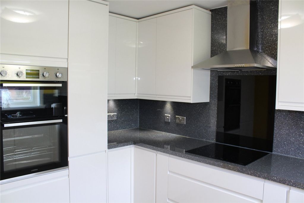 Property photo 3 of 10 Photo 3