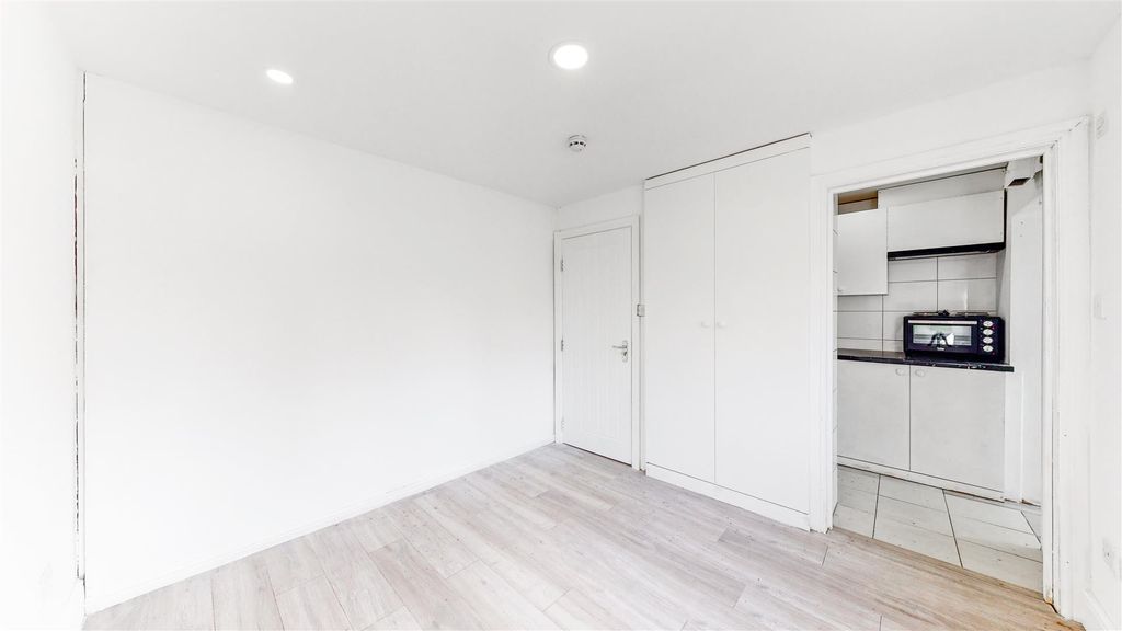 Property photo 2 of 4 Studio 2.Jpg