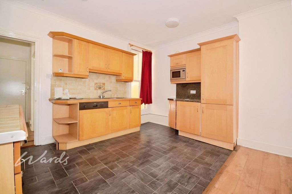 Property photo 3 of 6 Kitchen