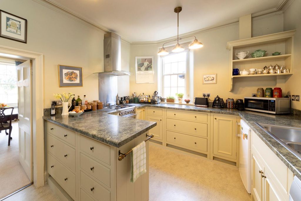 Additional image 16 of 5 bed town house for saleSilverless Street, Marlborough SN8